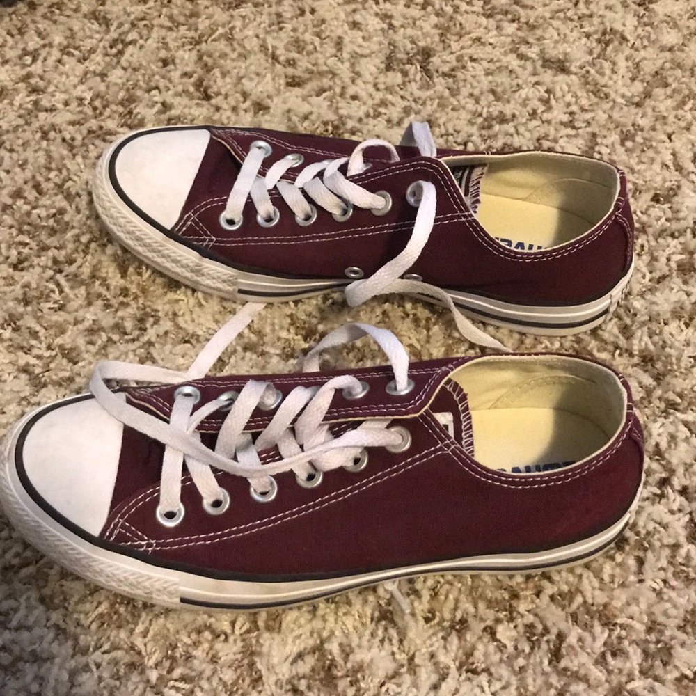 Maroon converse - Picture 2 of 5